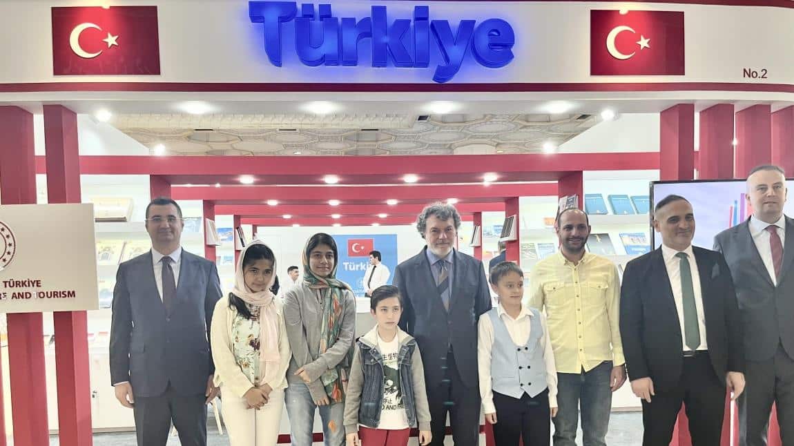 Tahran Türk Okulu öğrencileri  Tahran Kitap Fuarında